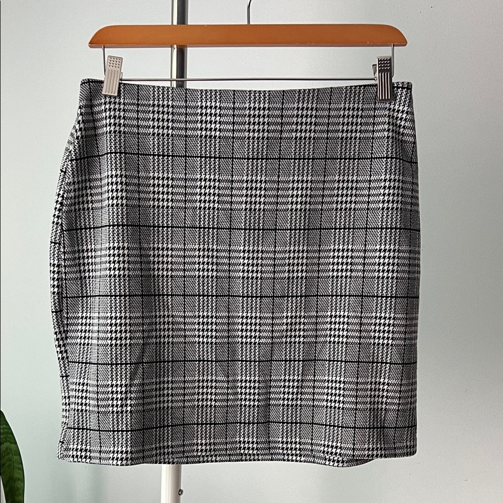 H&M Black and White Checkered Mini Skirt